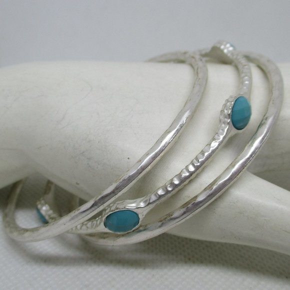 Cabochon Bangle Bracelet Oval Turquoise Plastic Cabochon SilverTone Metal Bangel - Picture 1 of 7